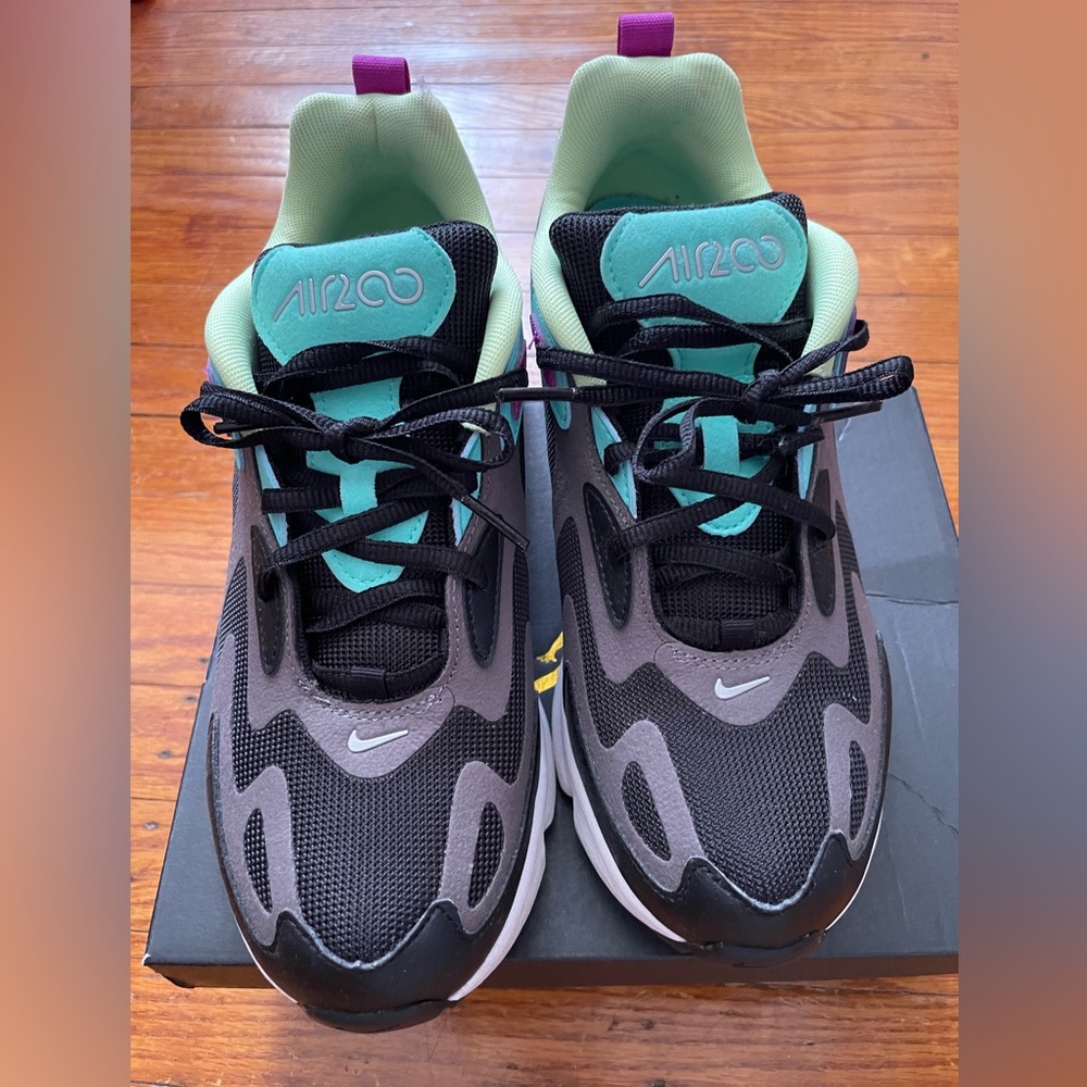Unisex Air Nike sneakers size 6y